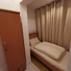 cloud9-premium-hostel.dubaihotelsoffers.com/